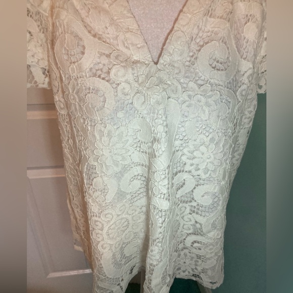 Elegant Lace Cream Top - Picture 7 of 16